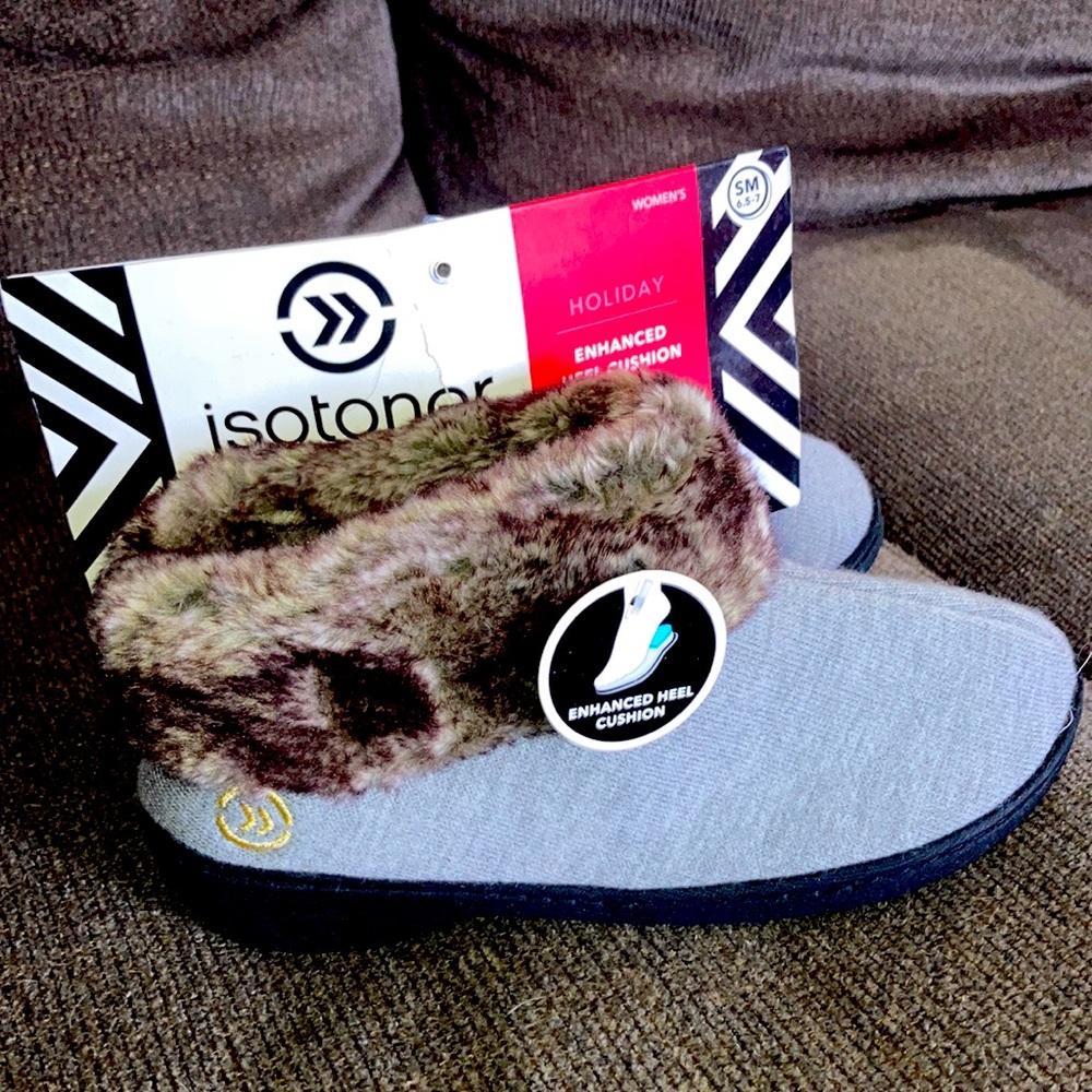 Isotoner Womens slippers with tags